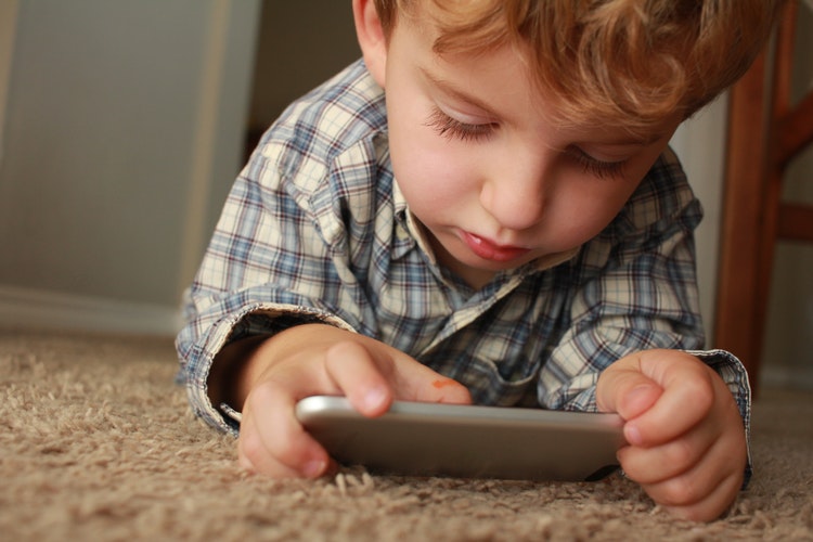 When’s the right age to get a smartphone?